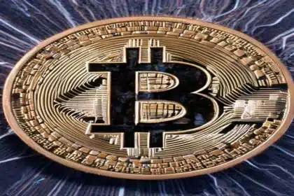 Bitcoin ETFs Shed $649M in a Day as Long-Term BTC Holders ‘Limit Downside Potential’